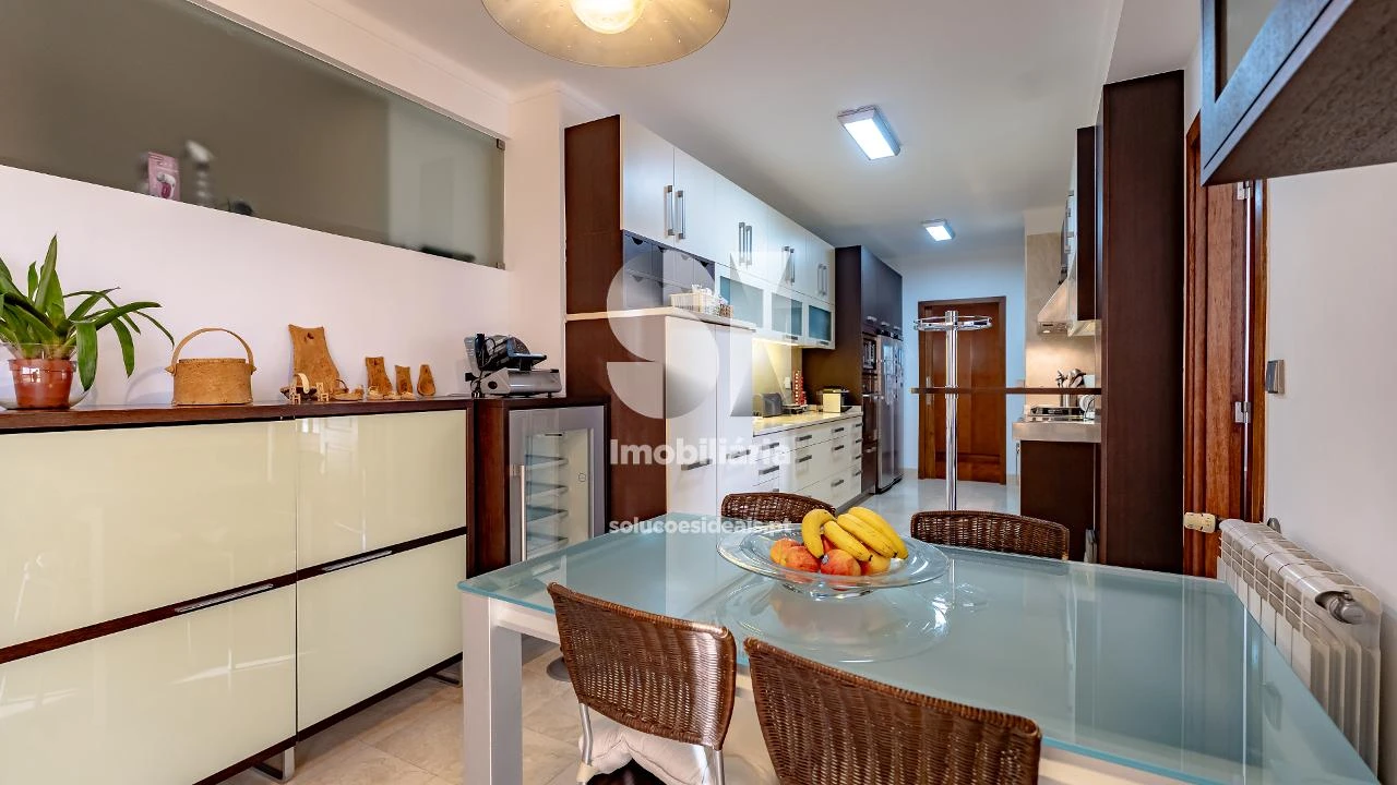 Apartamento T4 para Venda em Santo Antonio dos Olivais Foto 15