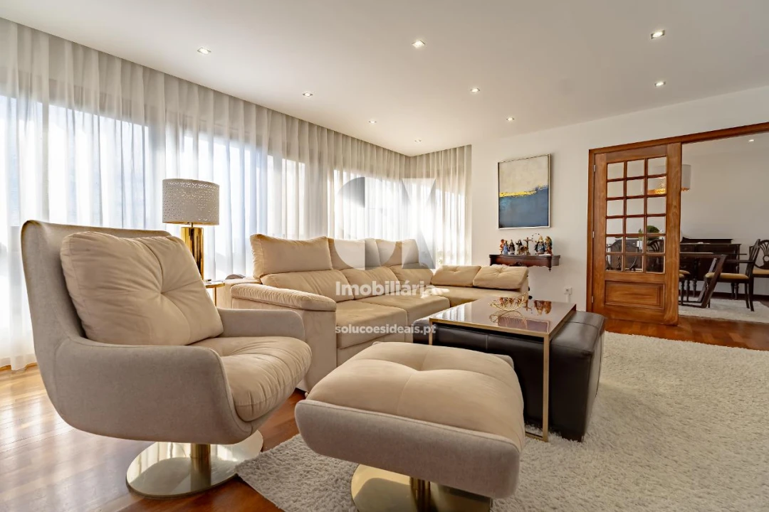 Apartamento T4 para Venda em Santo Antonio dos Olivais Foto 3