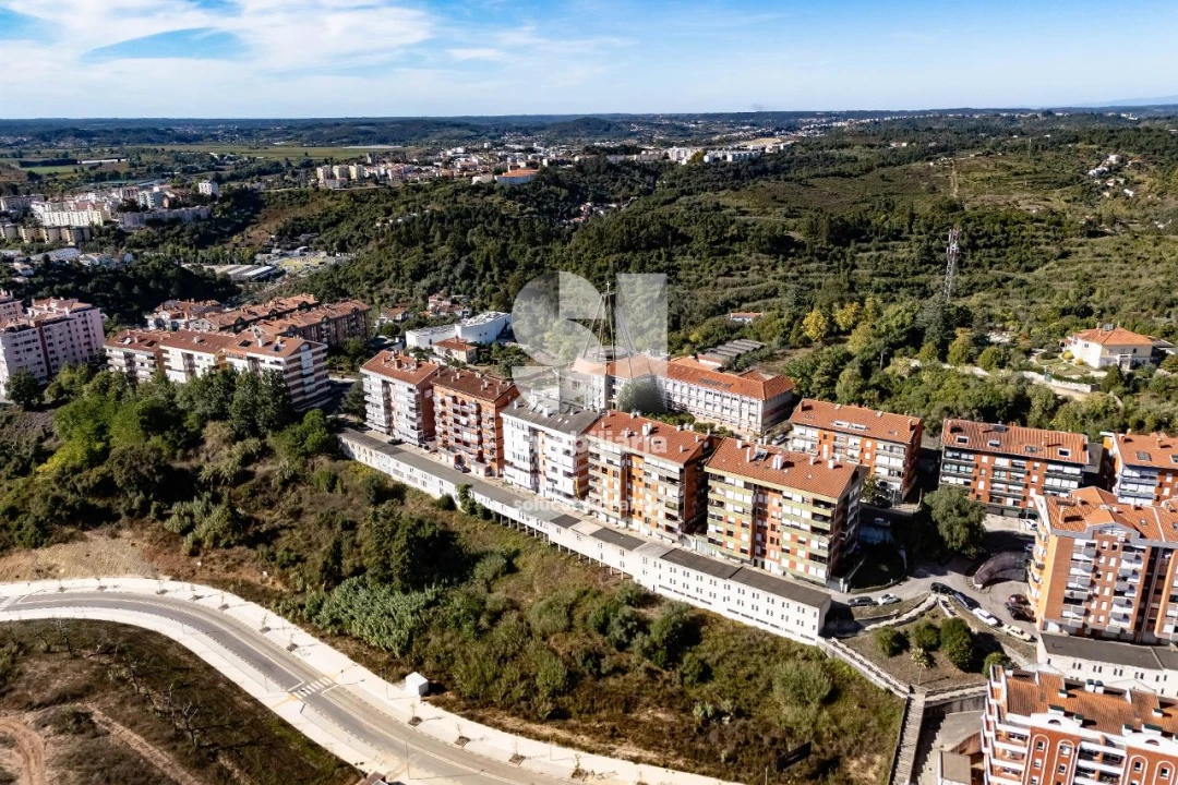 Apartamento T4 para Venda em Santo Antonio dos Olivais Foto 26