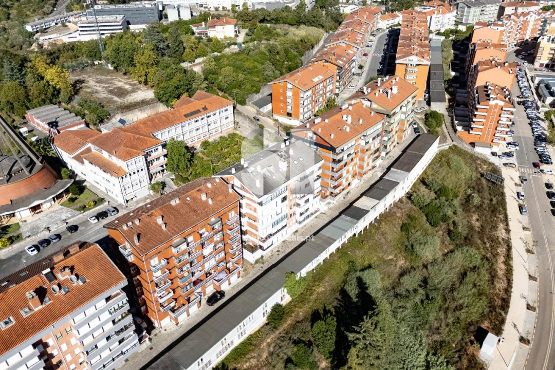 Apartamento T4 para Venda em Santo Antonio dos Olivais Foto 27