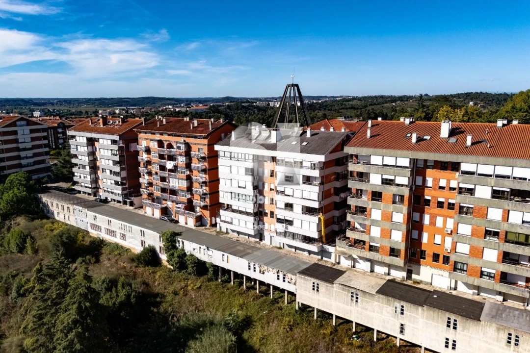 Apartamento T4 para Venda em Santo Antonio dos Olivais Foto 29