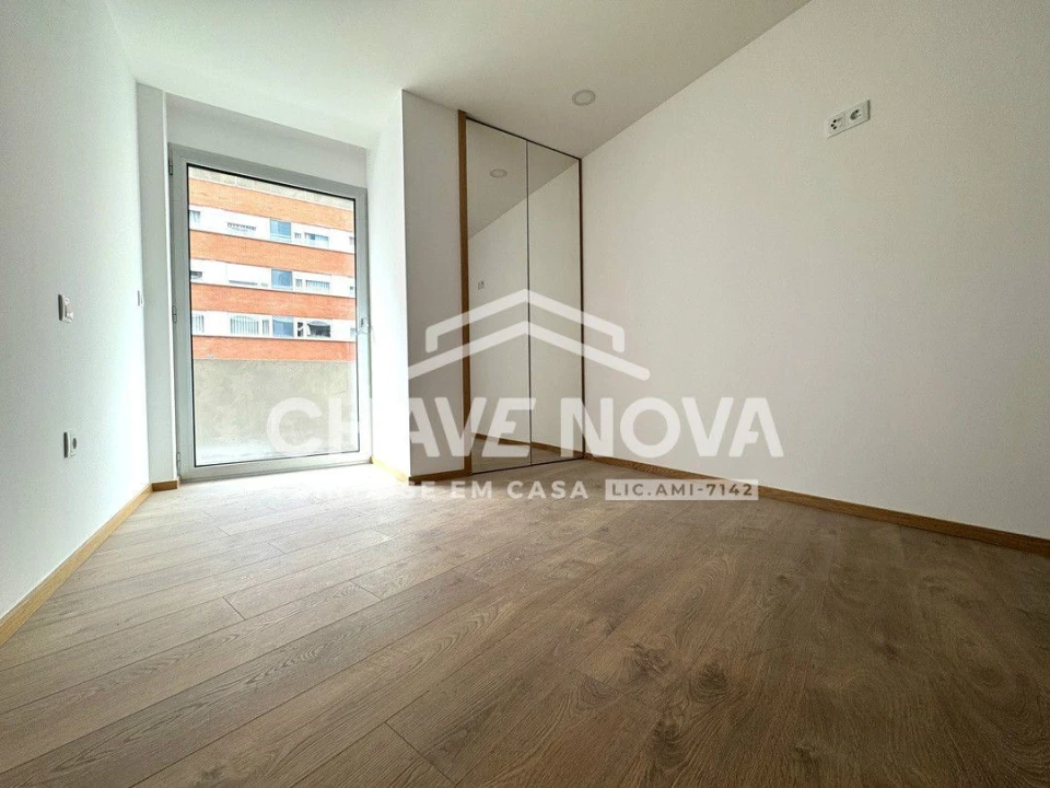 Apartamento T2 para Arrendamento em Ramalde Foto 8