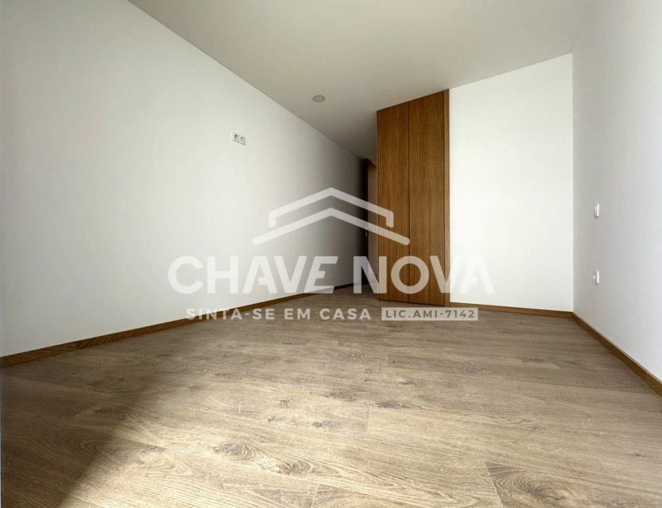 Apartamento T2 para Arrendamento em Ramalde Foto 9
