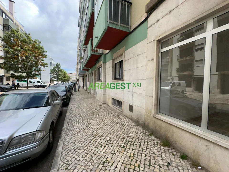Loja para Arrendamento em Benfica Foto 21