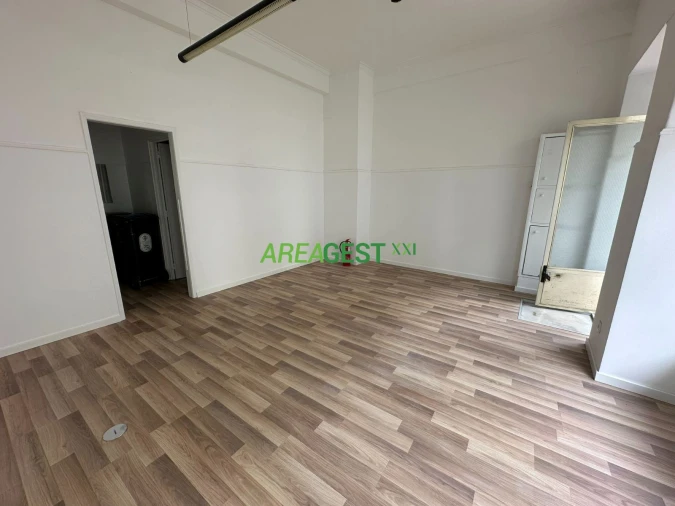 Loja para Arrendamento em Benfica Foto 1