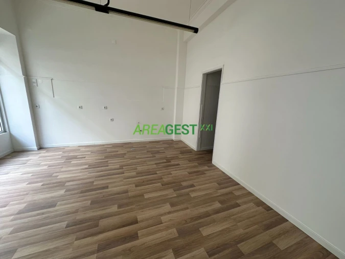 Loja para Arrendamento em Benfica Foto 3