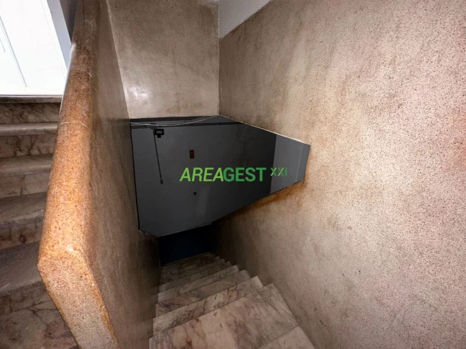 Loja para Arrendamento em Benfica Foto 9