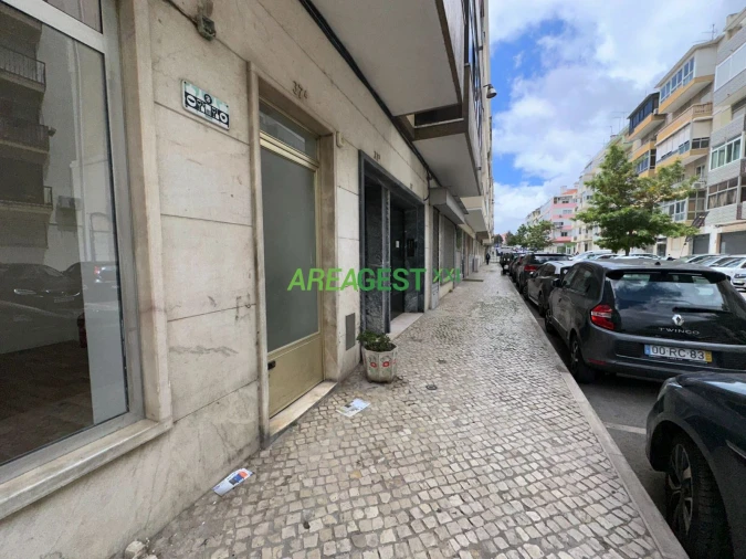 Loja para Arrendamento em Benfica Foto 22