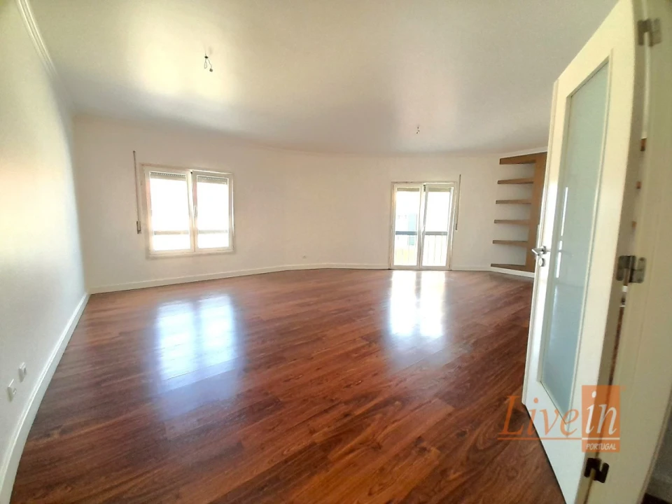 Apartamento T2 para Venda em Malveira e São Miguel de Alcainça Foto 1