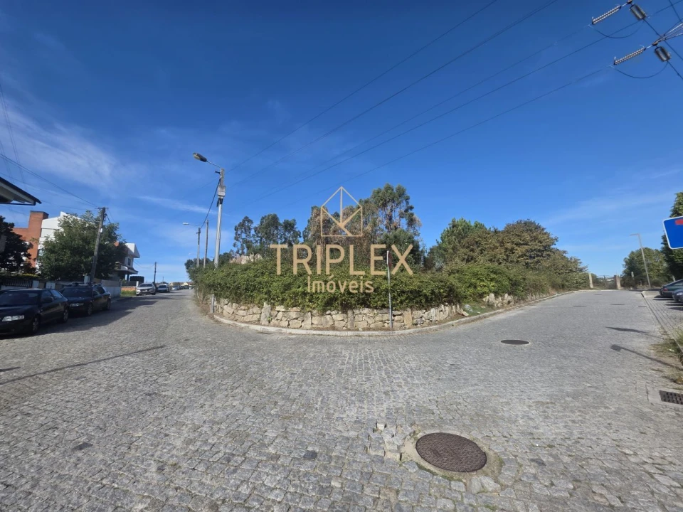 Terreno para Venda em Cidade da Maia Foto 8