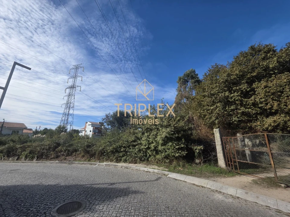 Terreno para Venda em Cidade da Maia Foto 11