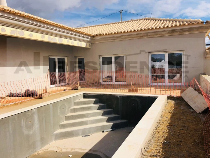 Moradia T3 para Venda em Alcantarilha e Pêra