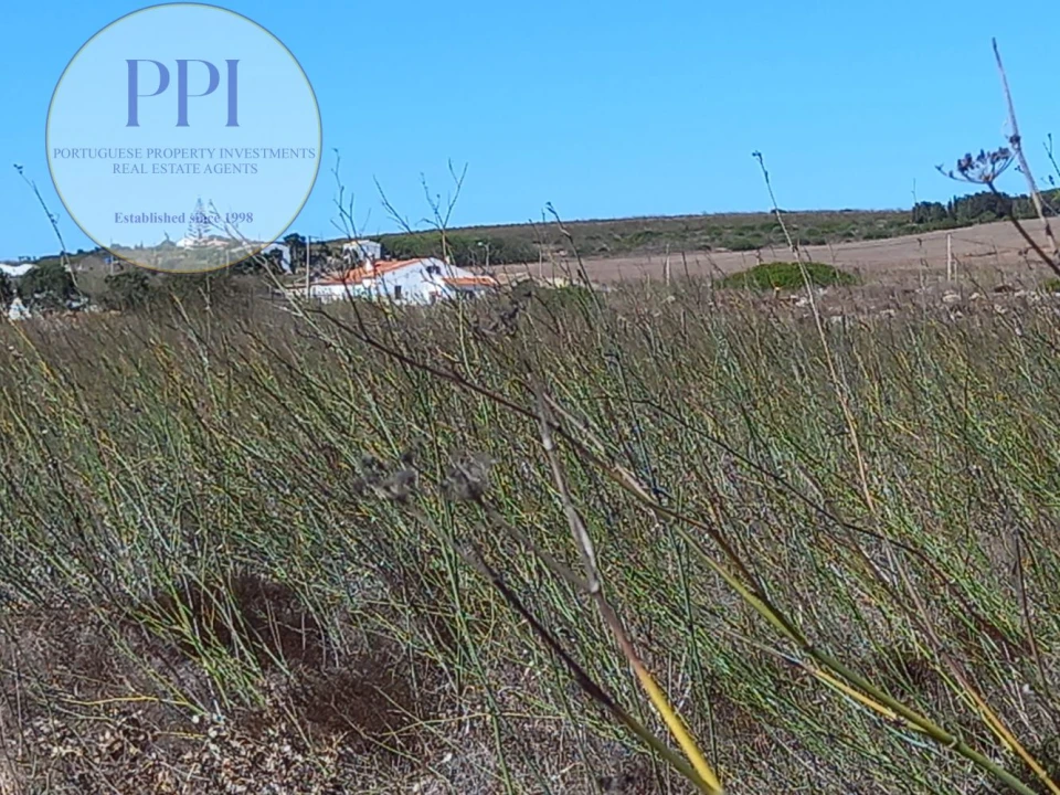 Terreno para Venda em Vila do Bispo e Raposeira Foto 1