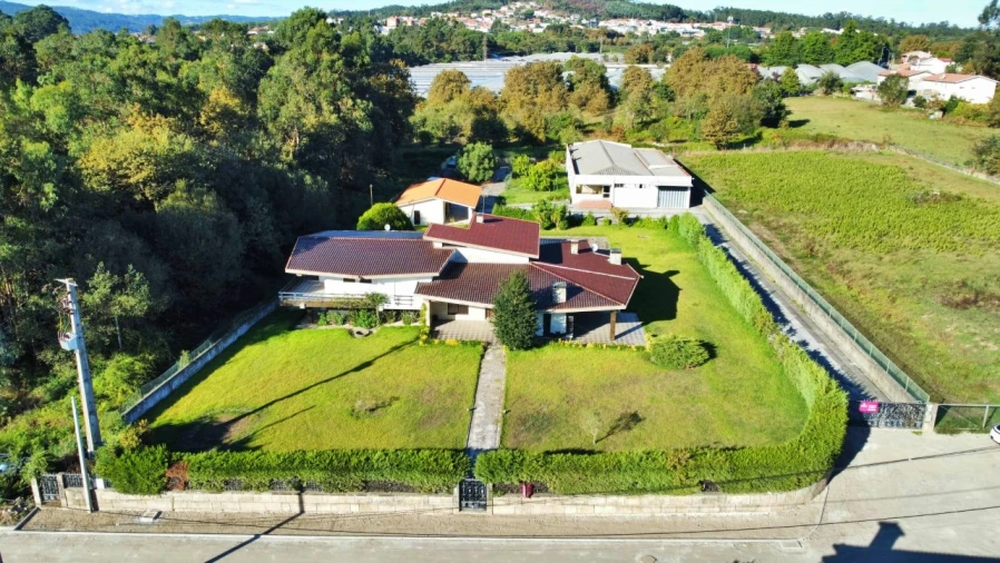 Moradia T5 para Venda em Ruivães e Novais Foto 2