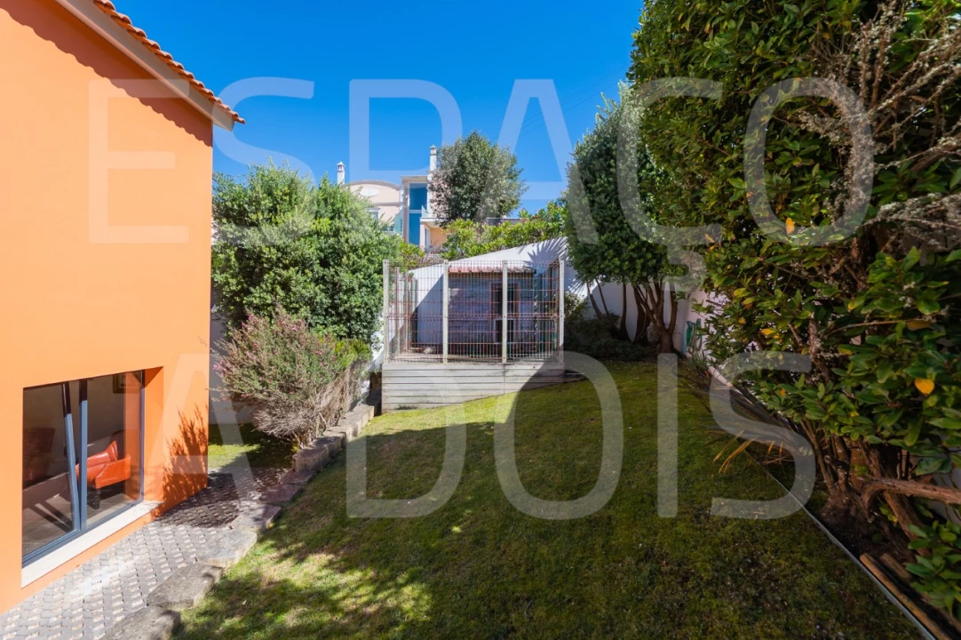 Moradia T4 para Venda em Carvoeira Foto 9