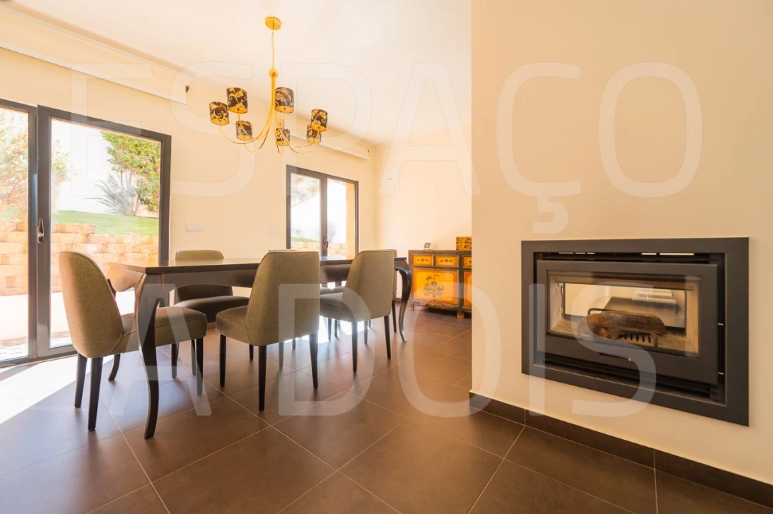 Moradia T4 para Venda em Carvoeira Foto 28