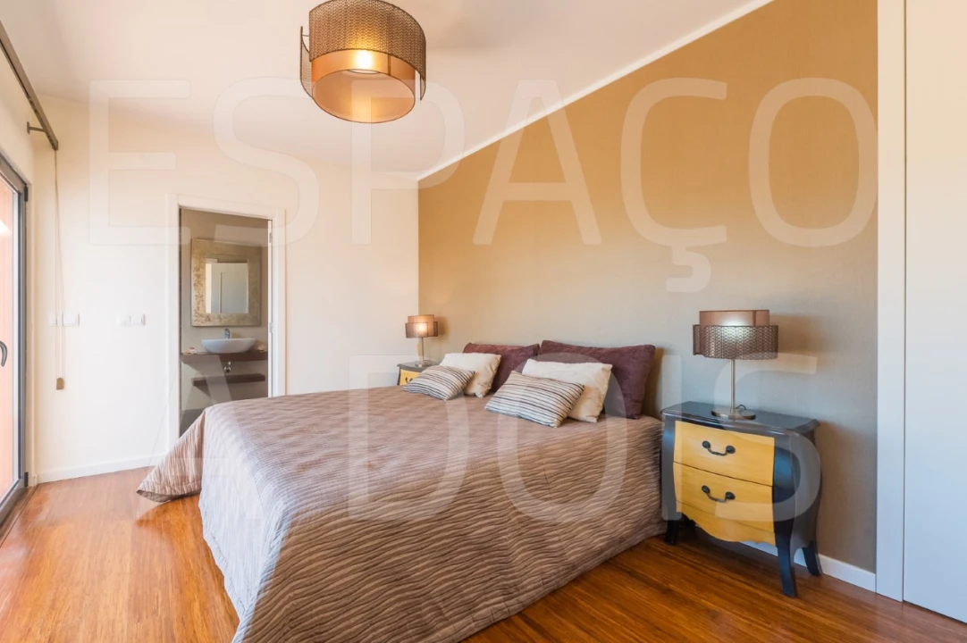 Moradia T4 para Venda em Carvoeira Foto 49