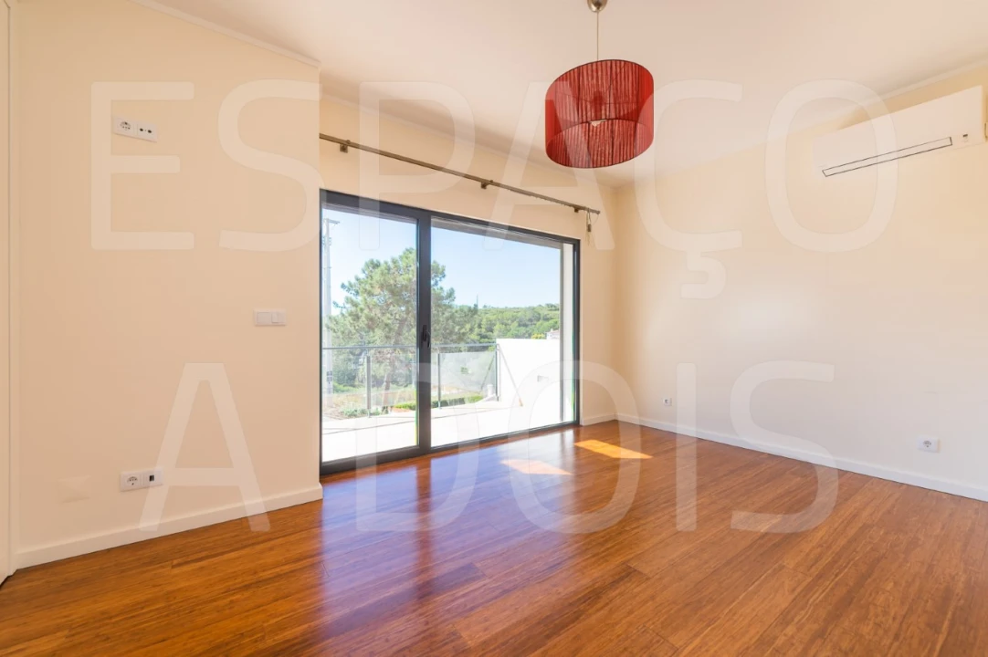 Moradia T4 para Venda em Carvoeira Foto 67