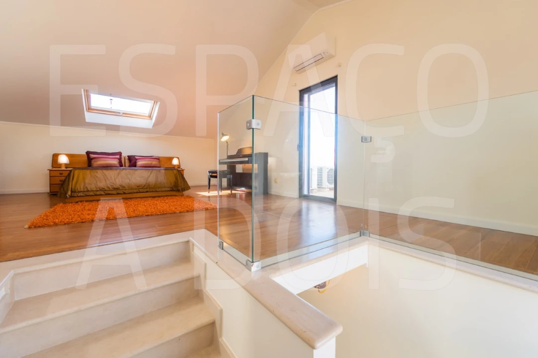 Moradia T4 para Venda em Carvoeira Foto 78