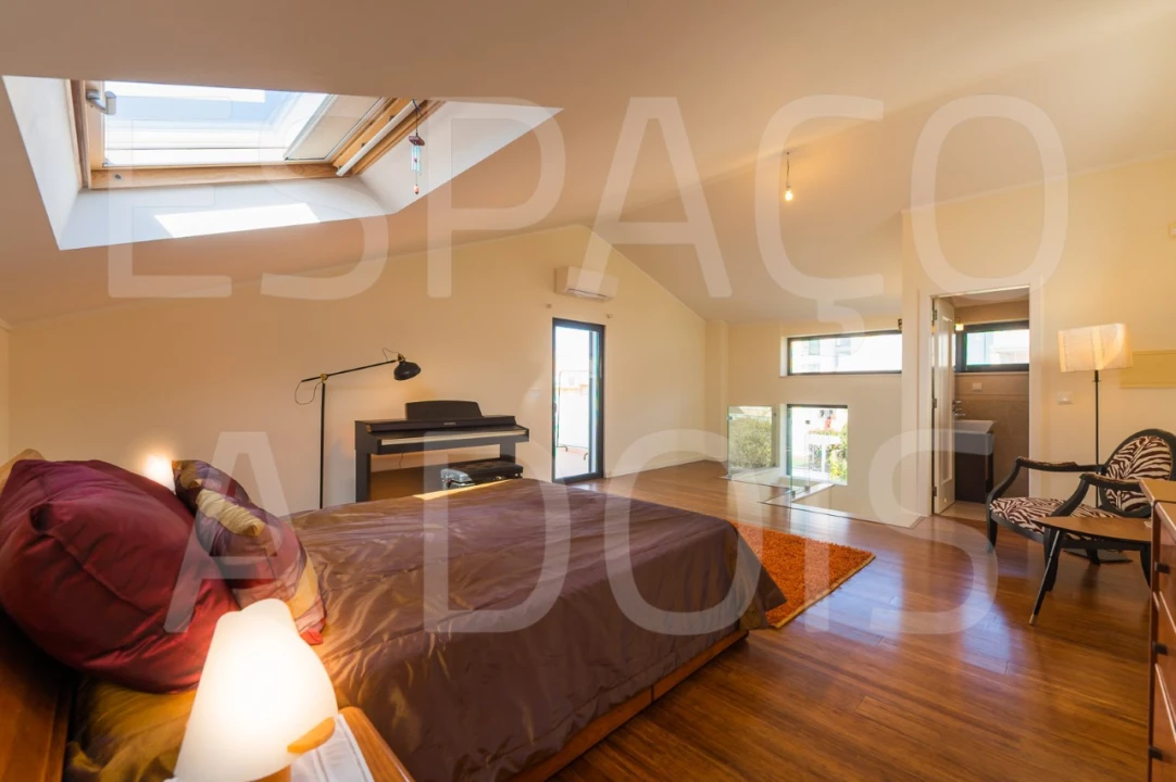 Moradia T4 para Venda em Carvoeira Foto 82