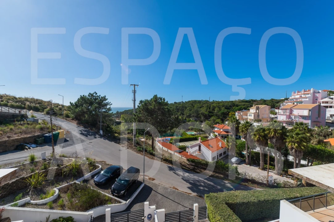 Moradia T4 para Venda em Carvoeira Foto 88