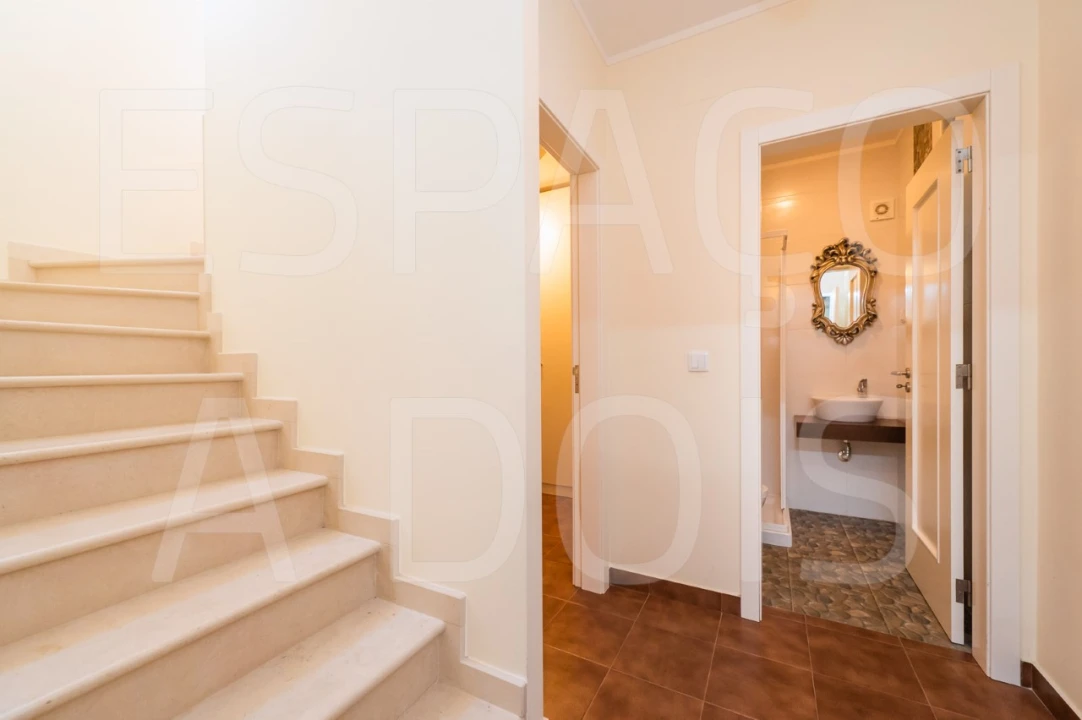 Moradia T4 para Venda em Carvoeira Foto 89