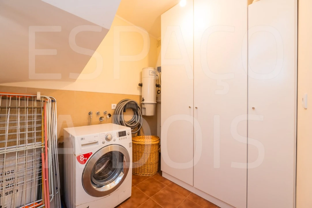 Moradia T4 para Venda em Carvoeira Foto 91