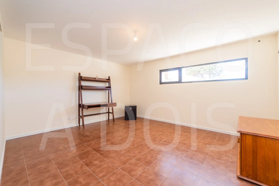 Moradia T4 para Venda em Carvoeira Foto 93