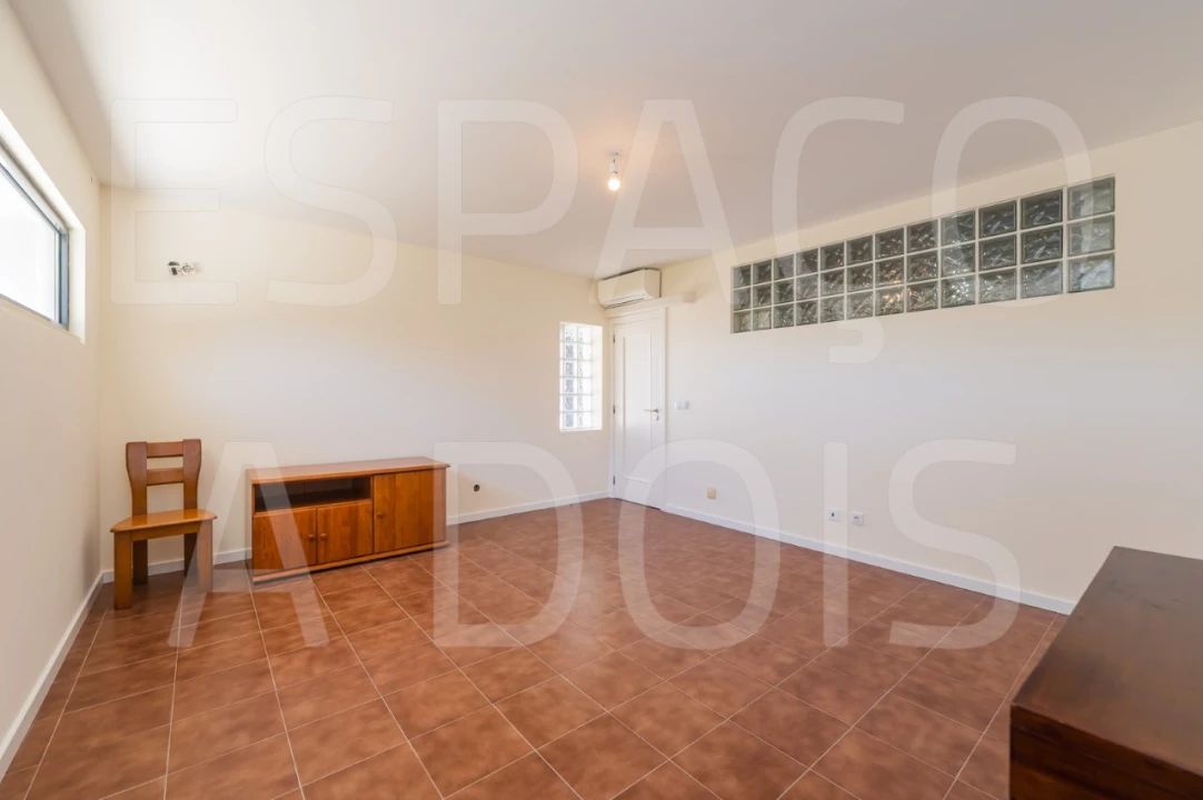 Moradia T4 para Venda em Carvoeira Foto 95