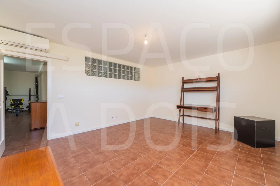 Moradia T4 para Venda em Carvoeira Foto 96