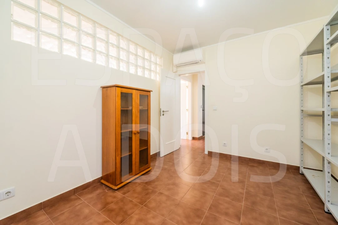 Moradia T4 para Venda em Carvoeira Foto 99