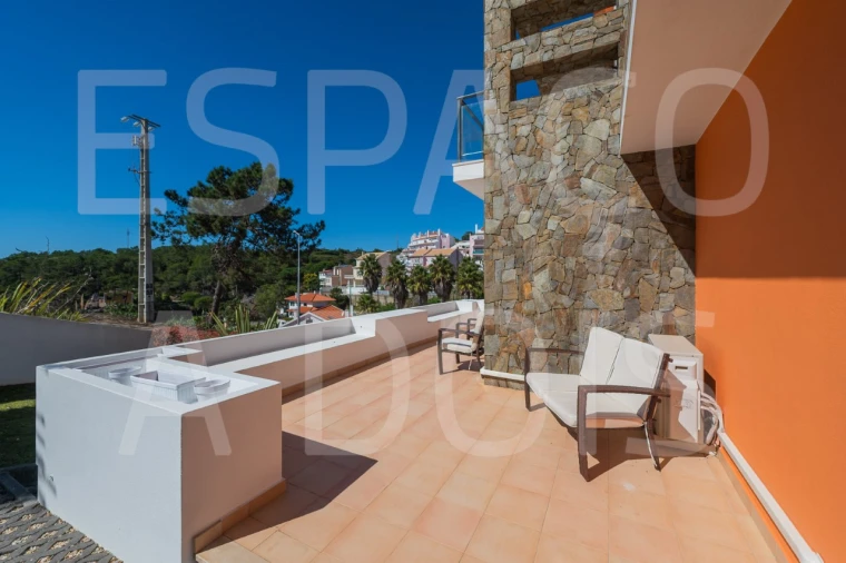 Moradia T4 para Venda em Carvoeira Foto 23