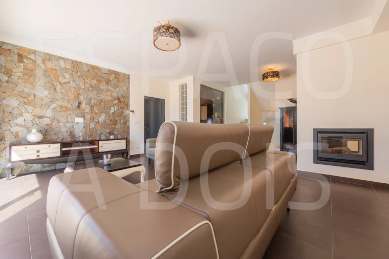 Moradia T4 para Venda em Carvoeira Foto 26