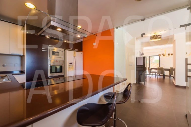 Moradia T4 para Venda em Carvoeira Foto 39