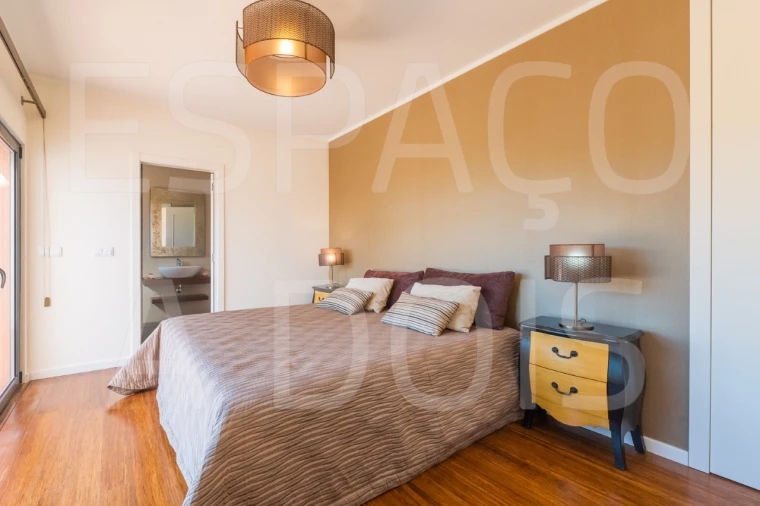 Moradia T4 para Venda em Carvoeira Foto 49