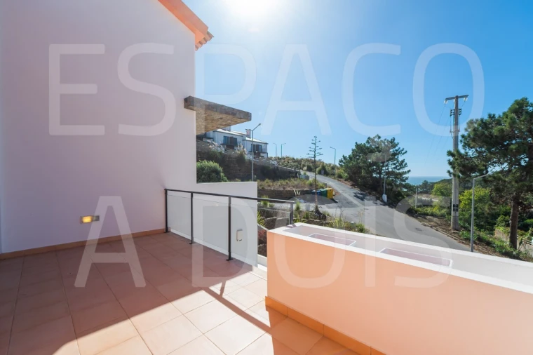 Moradia T4 para Venda em Carvoeira Foto 53