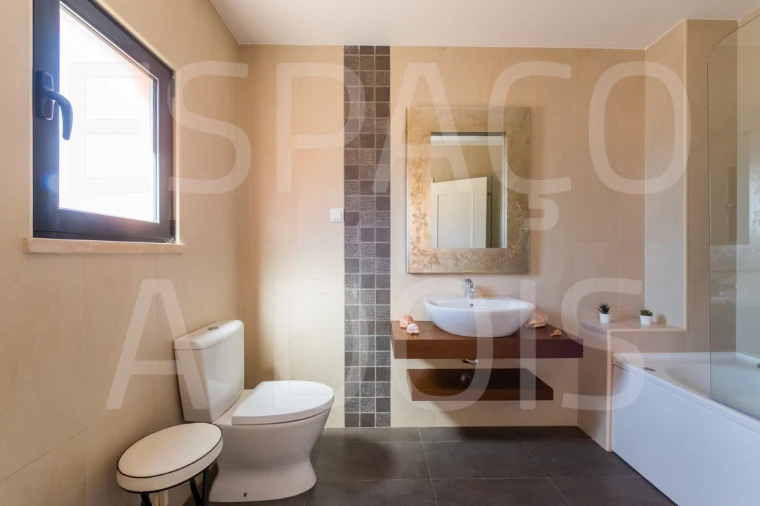 Moradia T4 para Venda em Carvoeira Foto 56