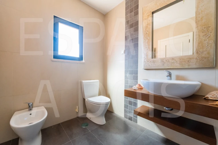 Moradia T4 para Venda em Carvoeira Foto 58