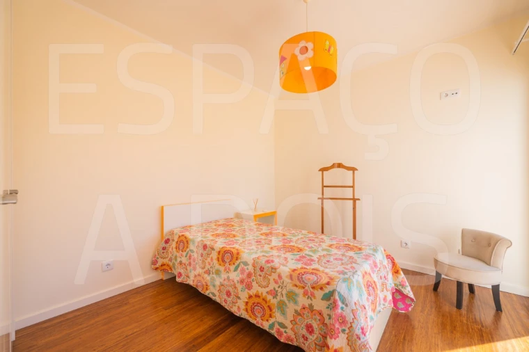 Moradia T4 para Venda em Carvoeira Foto 60