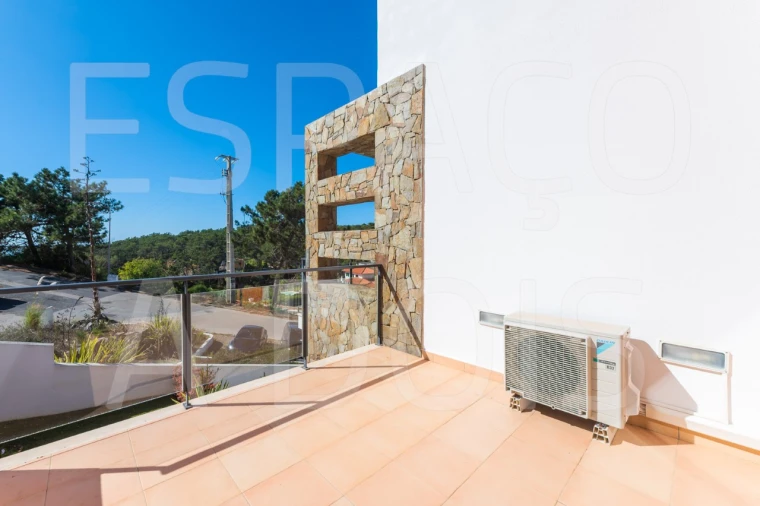 Moradia T4 para Venda em Carvoeira Foto 63