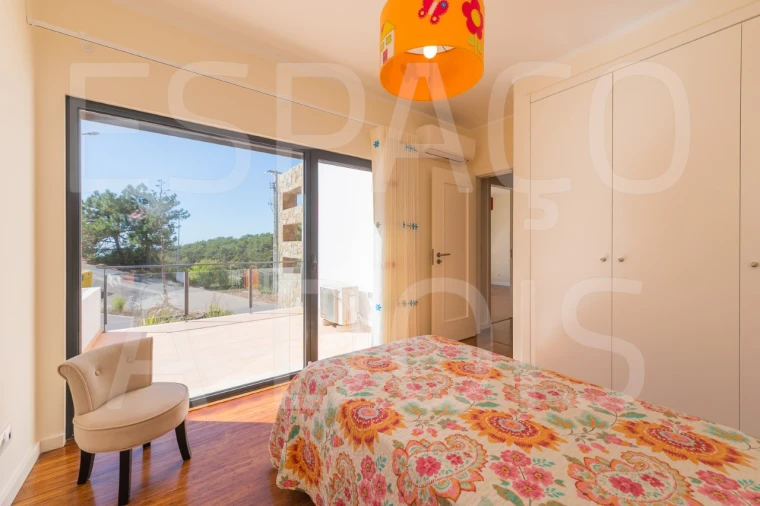 Moradia T4 para Venda em Carvoeira Foto 65