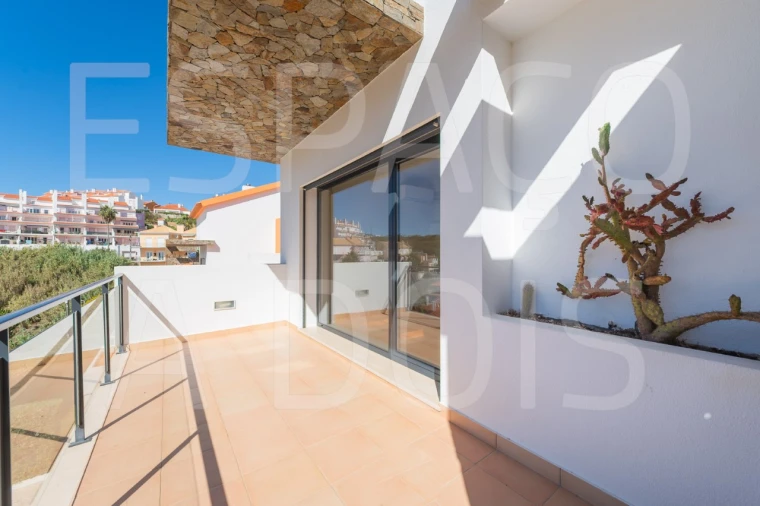 Moradia T4 para Venda em Carvoeira Foto 70