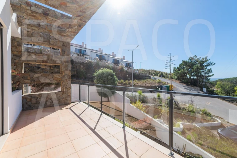 Moradia T4 para Venda em Carvoeira Foto 71