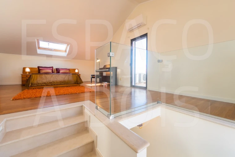 Moradia T4 para Venda em Carvoeira Foto 78