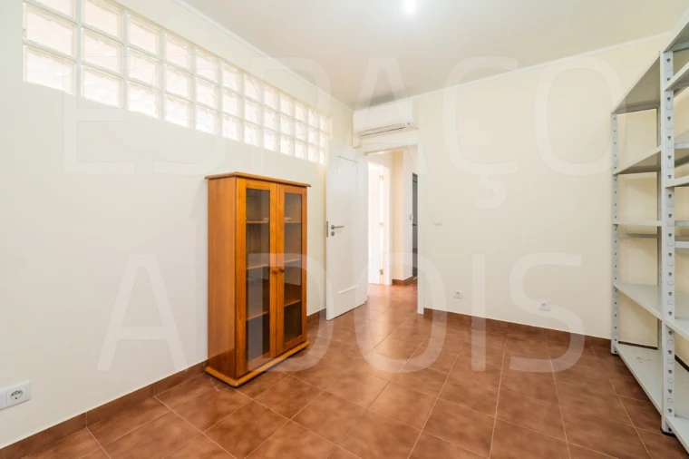 Moradia T4 para Venda em Carvoeira Foto 99