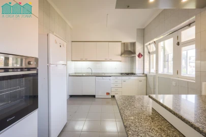 Apartamento T4 para Venda em Glória e Vera Cruz