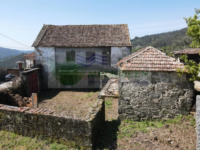 Moradia T3 para Venda em Couto de Esteves