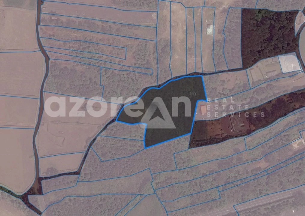 Terreno para Venda em Rabo de Peixe Foto 1