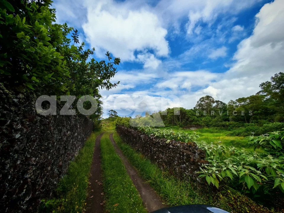 Terreno para Venda em Rabo de Peixe Foto 7