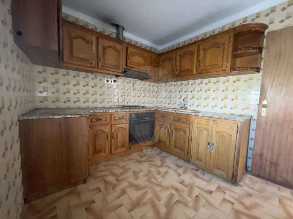 Prédio para Venda em Pontinha e Famões Foto 38